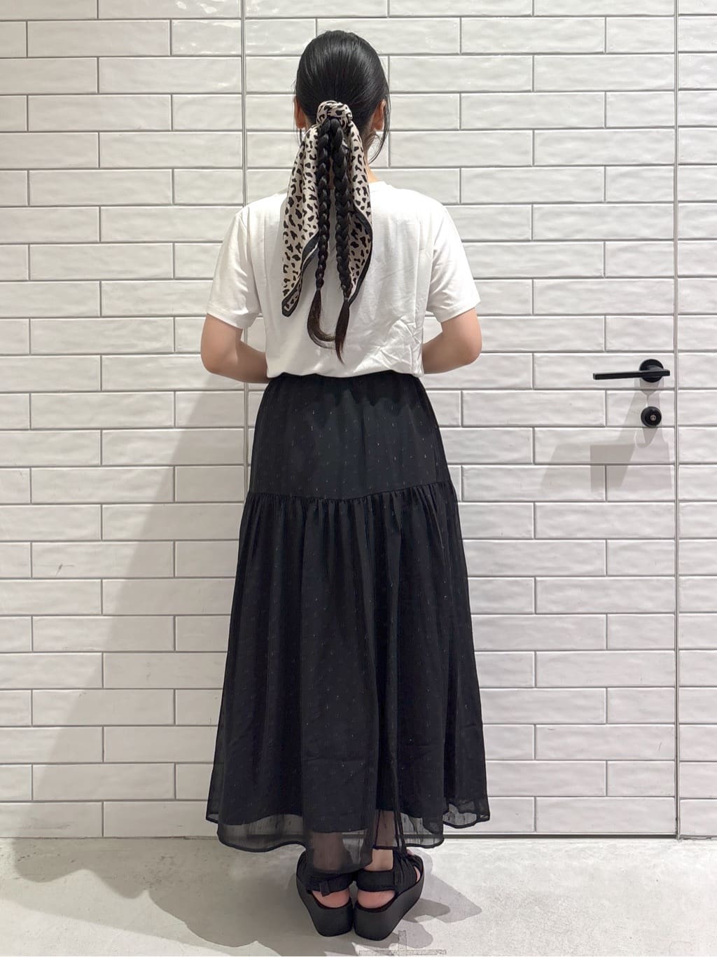 ayumiさんの「OPAQUE.CLIP｜メタリック刺繍ロゴTシャツ【接触冷感／洗濯機洗い可】」を使ったコーディネート