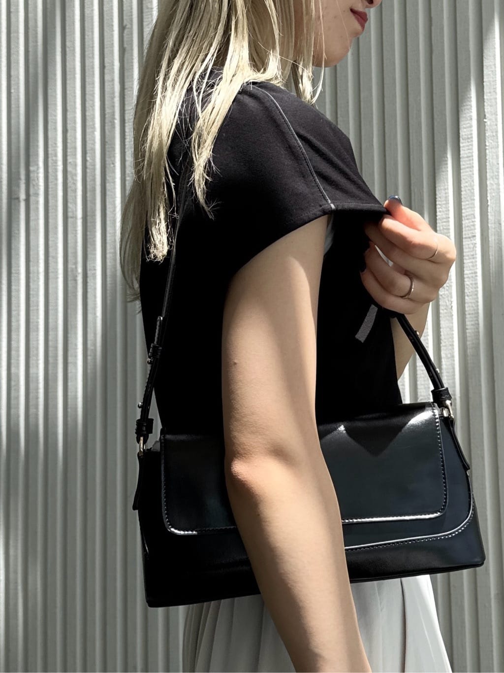 omaさんの「THE SHOP TK｜合皮パイピングフレンチTシャツ【洗える】」を使ったコーディネート
