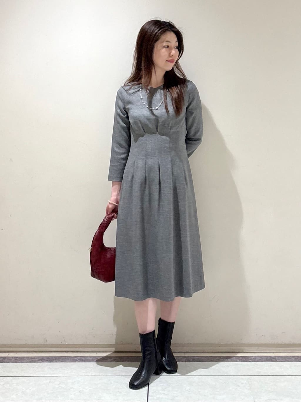 sakiさんの「COUP DE CHANCE｜【手洗い可／日本製】タックデザインワンピース」を使ったコーディネート