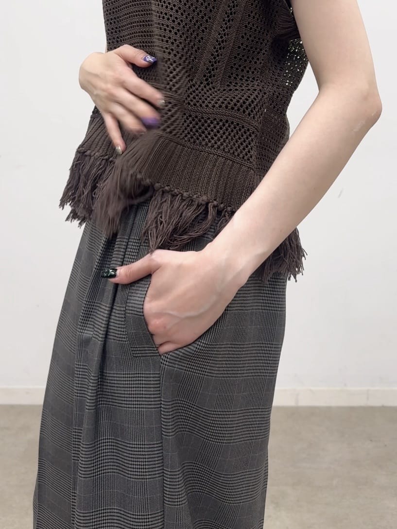 𝐜𝐡𝐢𝐤𝐚さんの「SHOO･LA･RUE｜【S-LL】裾フリンジマクラメVネックニット」を使ったコーディネート