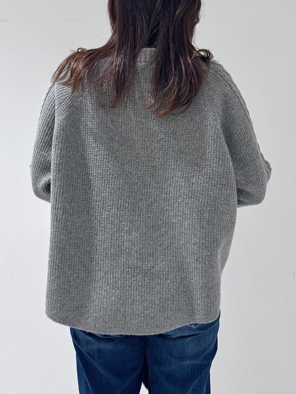 そんさんの「INDIVI｜【洗える】ケーブルデザイン ラウンドヘムニット」を使ったコーディネート