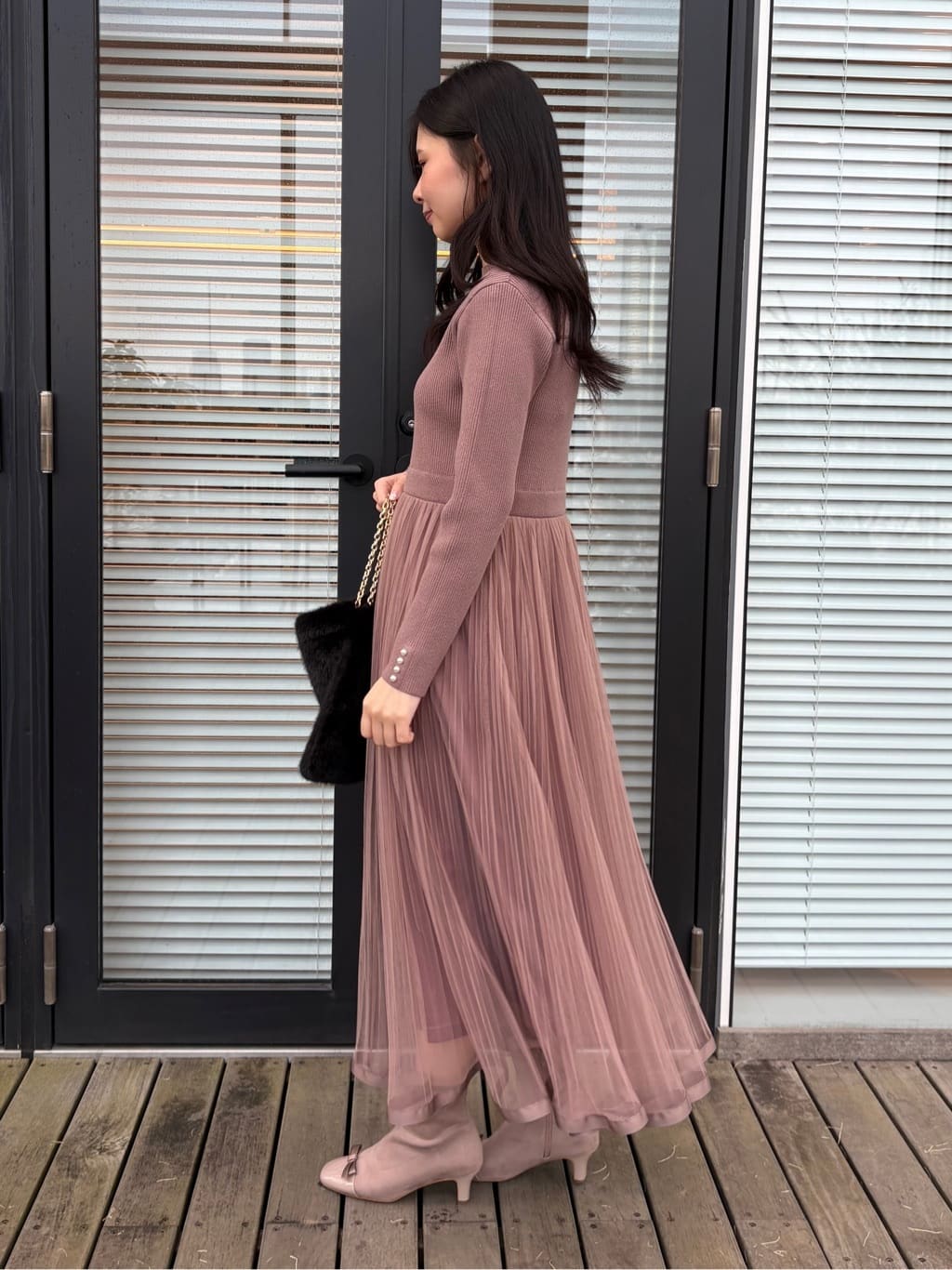 AOIさんの「Couture brooch｜【S-LL/キラキラリブニット】チュールドッキング ワンピース」を使ったコーディネート