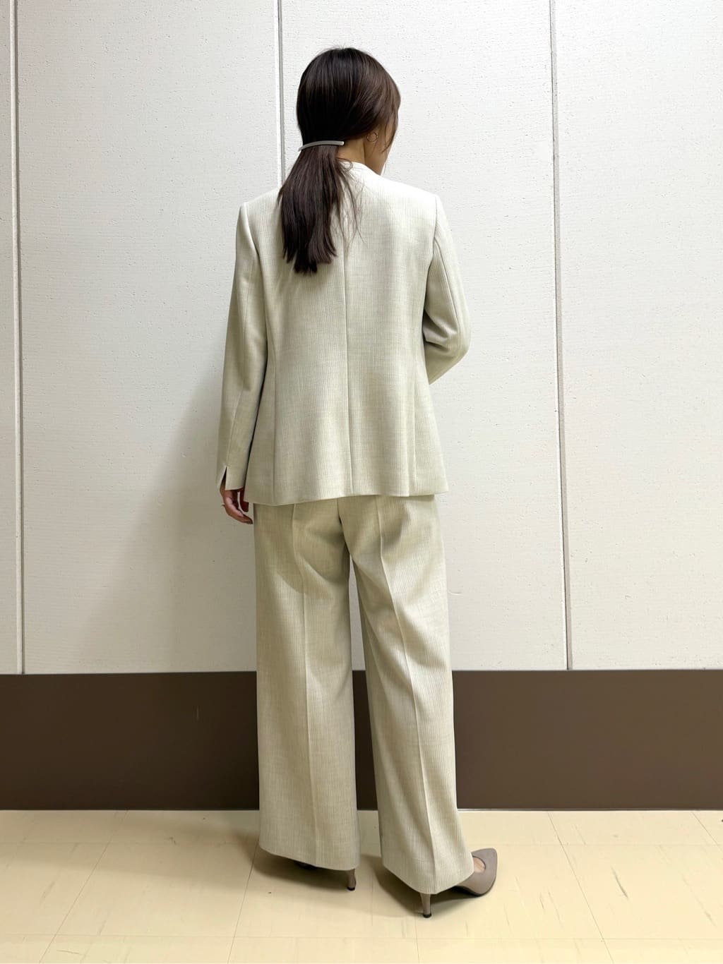 mamiさんの「INDIVI｜【日本製／通勤スーツ】プレシャスドビー ノーカラージャケット」を使ったコーディネート