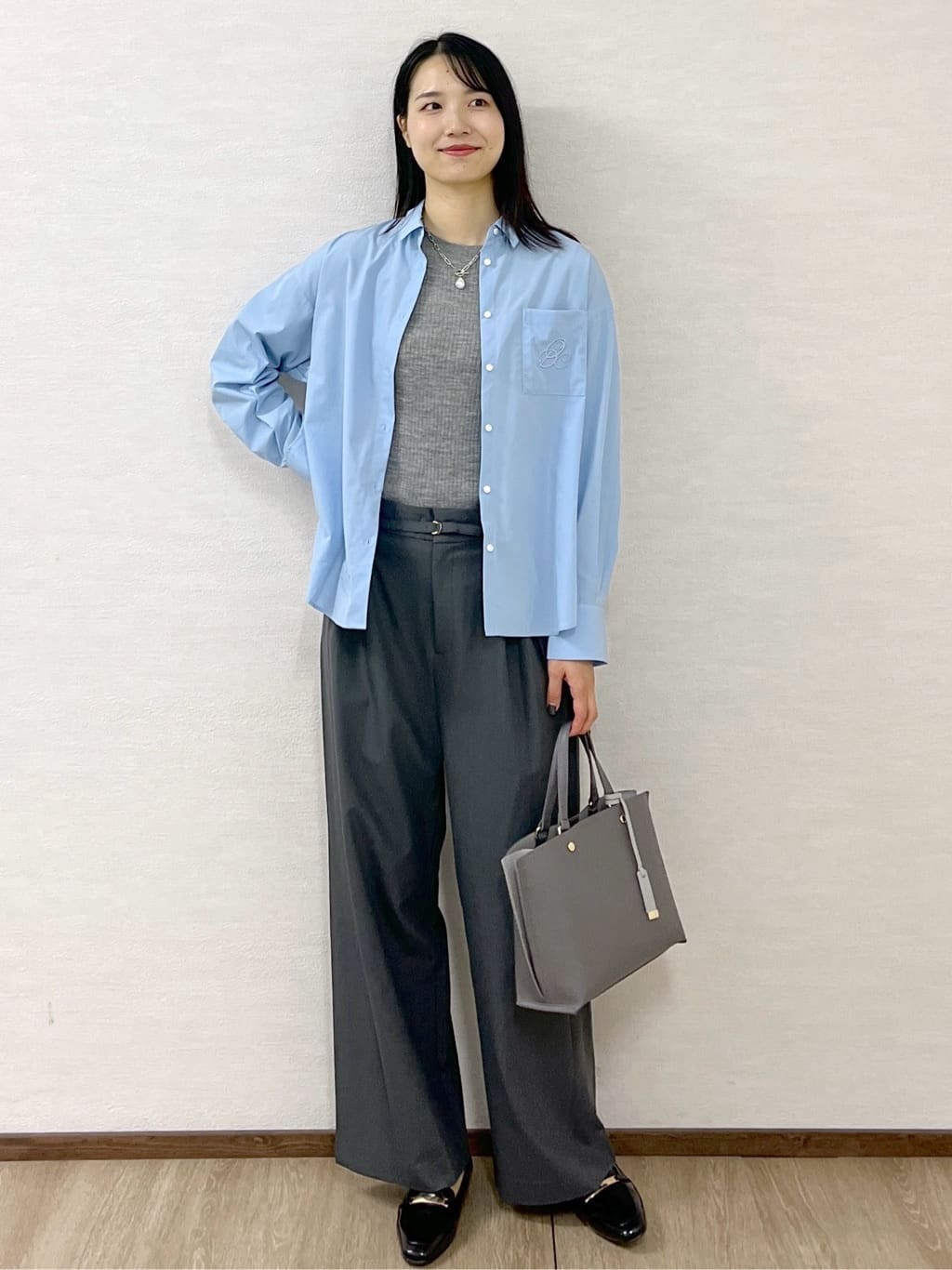 sachikoさんの「OPAQUE.CLIP｜ポケット刺繍レギュラーカラーシャツ【洗濯機OK】」を使ったコーディネート