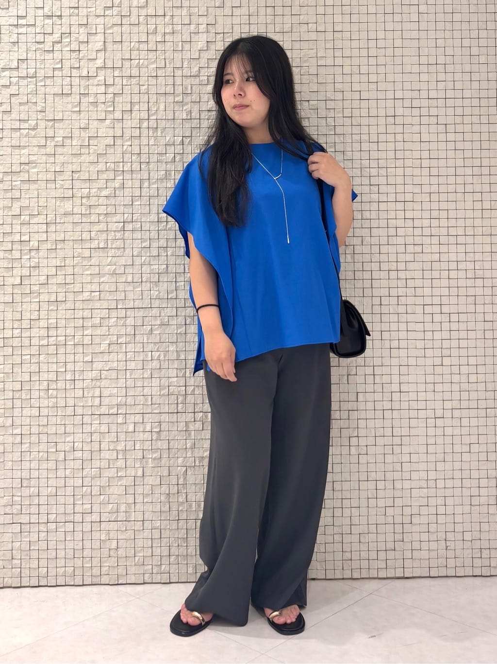 MEGUMIさんの「INDIVI｜【体型カバー】スクエアブラウス」を使ったコーディネート