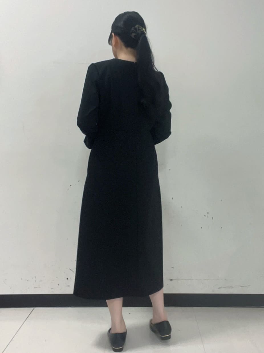 Hitomiさんの「index｜ストレッチキーネックワンピース【洗濯機OK／イージーアイロン】」を使ったコーディネート