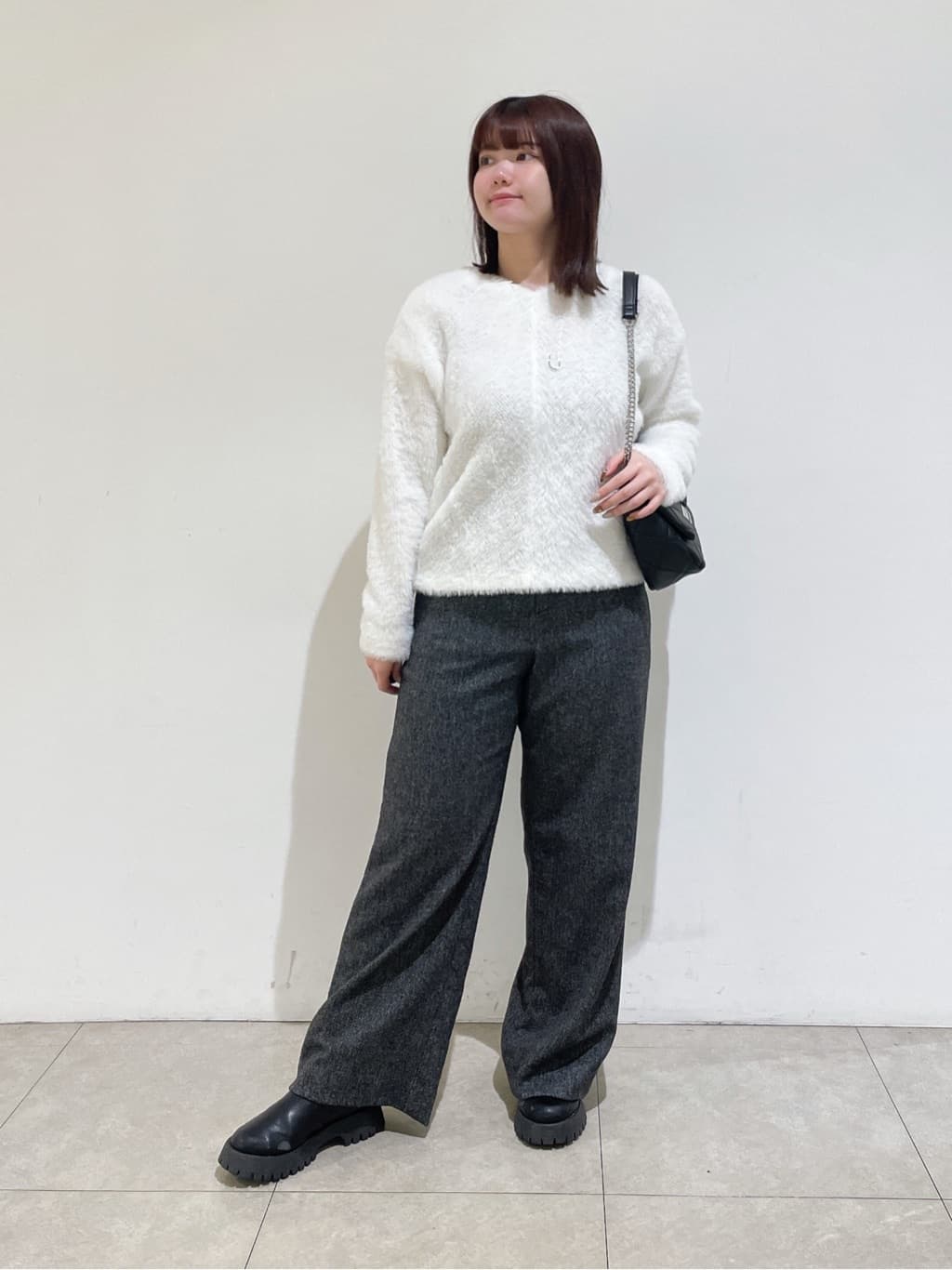 emikaさんの「INDIVI｜【洗える】エアリーシャギートップス」を使ったコーディネート
