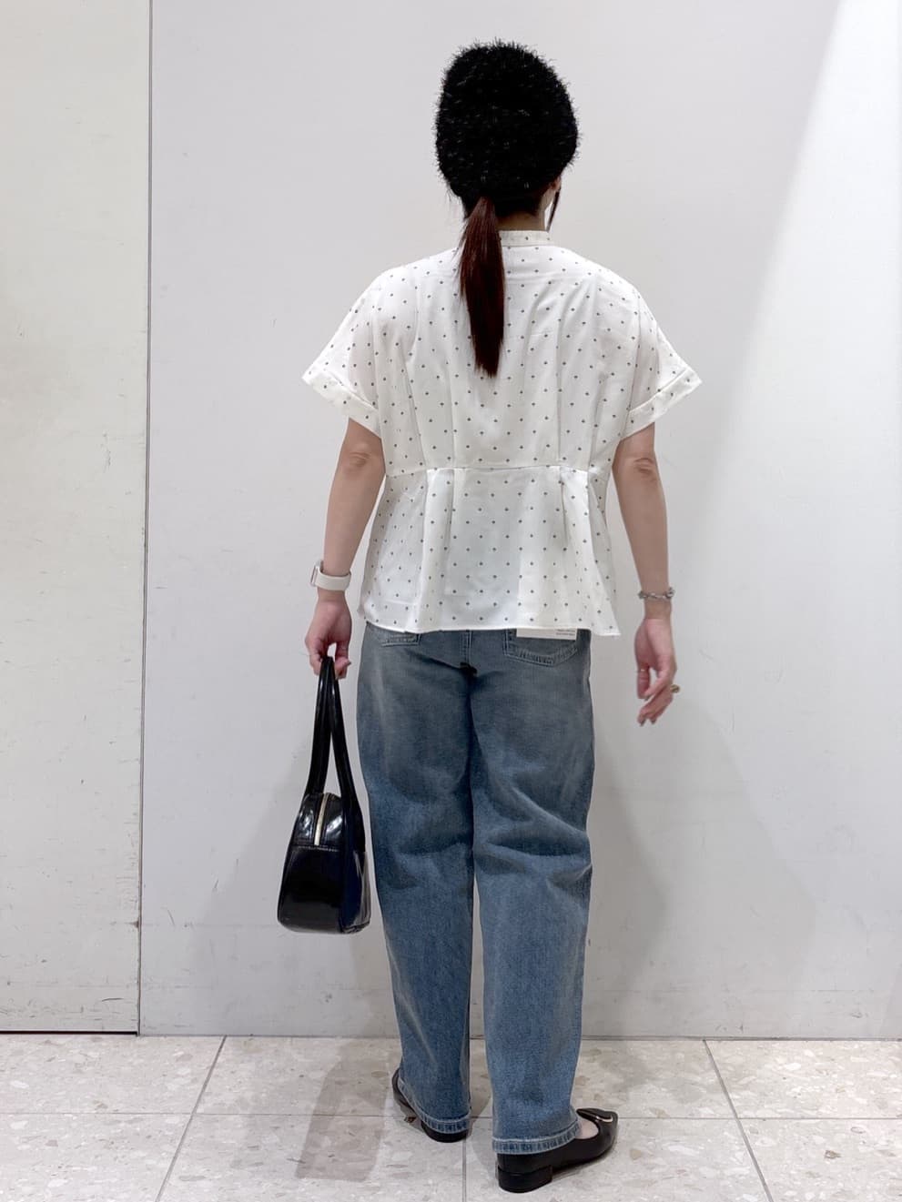 mameさんの「OPAQUE.CLIP｜プリントペプラムブラウス【洗濯機洗い可】」を使ったコーディネート