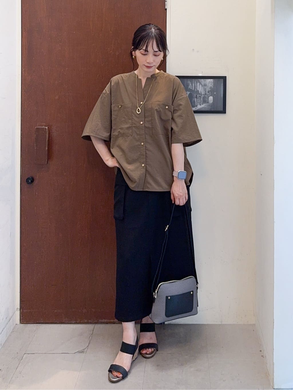𝐇𝐢𝐫𝐨𝐦𝐢さんの「SHOO･LA･RUE｜【S-LL】大人のきれいめカジュアルに 麻調カーゴナロースカート」を使ったコーディネート