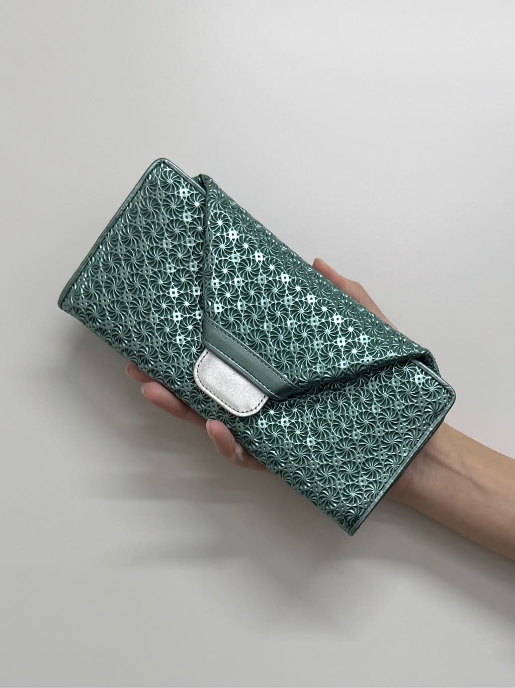 Kさんの「HIROKO HAYASHI｜GIRASOLE PIPERITA（ジラソーレ ピペリータ）長財布ミニ」を使ったコーディネート