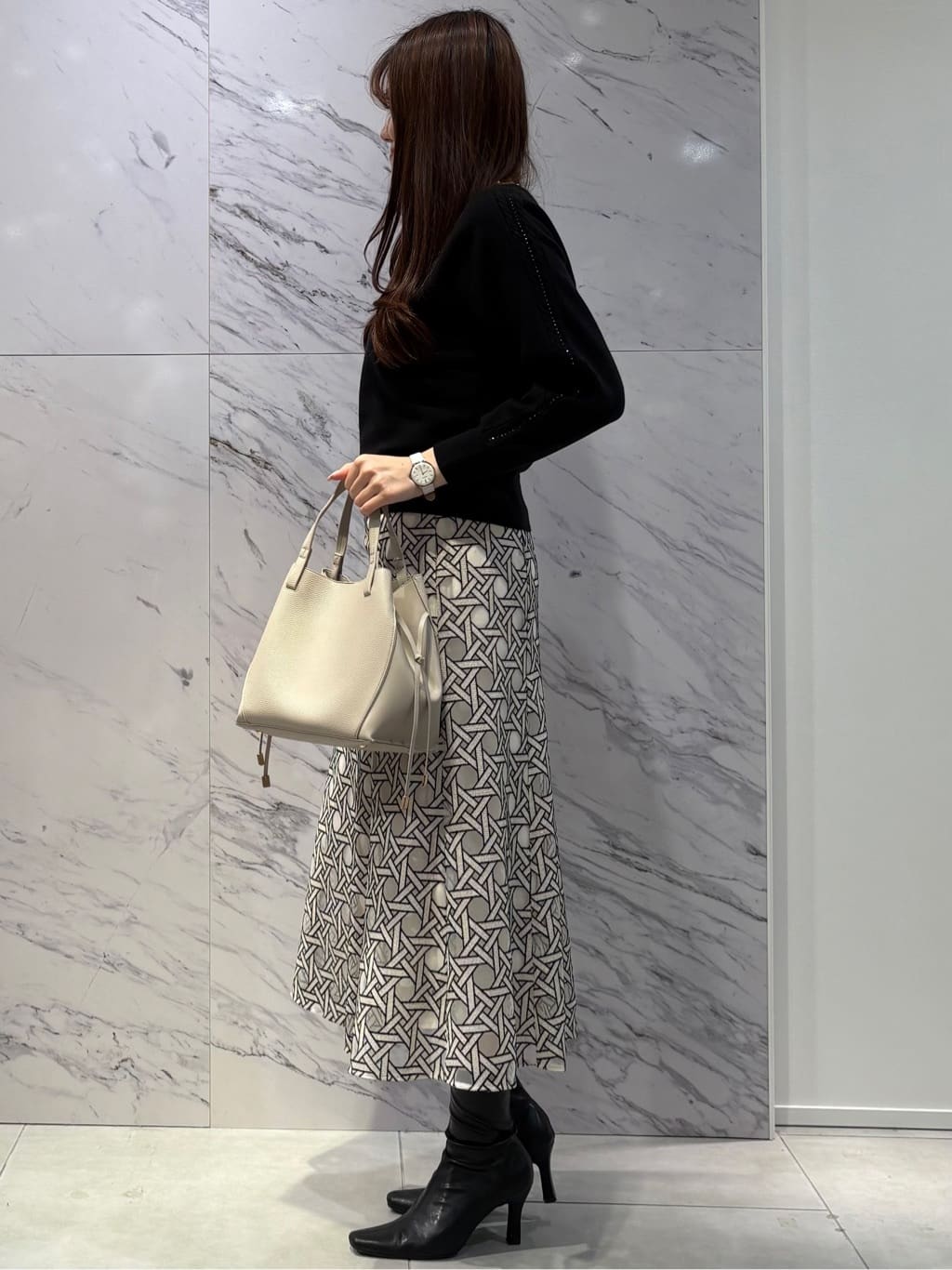 sayaさんの「COUP DE CHANCE｜【日本製】シアー刺繍のフレアースカート」を使ったコーディネート
