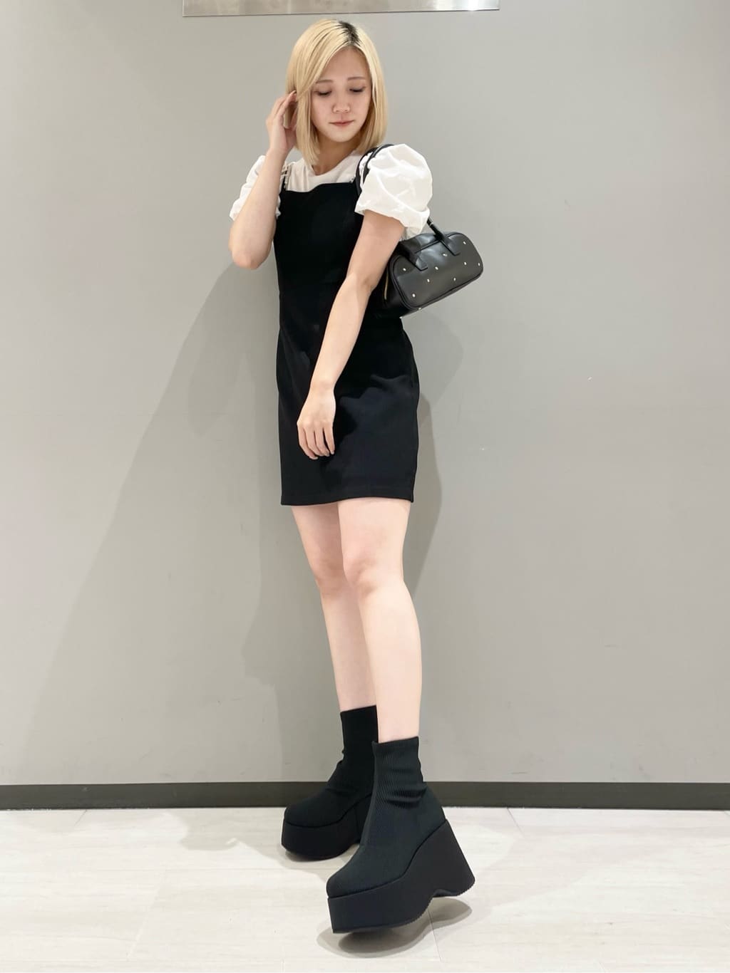 マナミさんの「ESPERANZA｜ラインストーンボストンバッグ」を使ったコーディネート