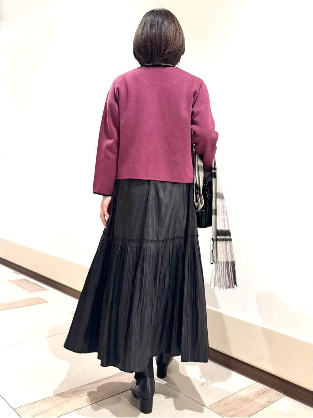 kaeさんの「Reflect｜【秋映え／単品使い◎／すっきり見え】ブローチ付きニットアンサンブル」を使ったコーディネート