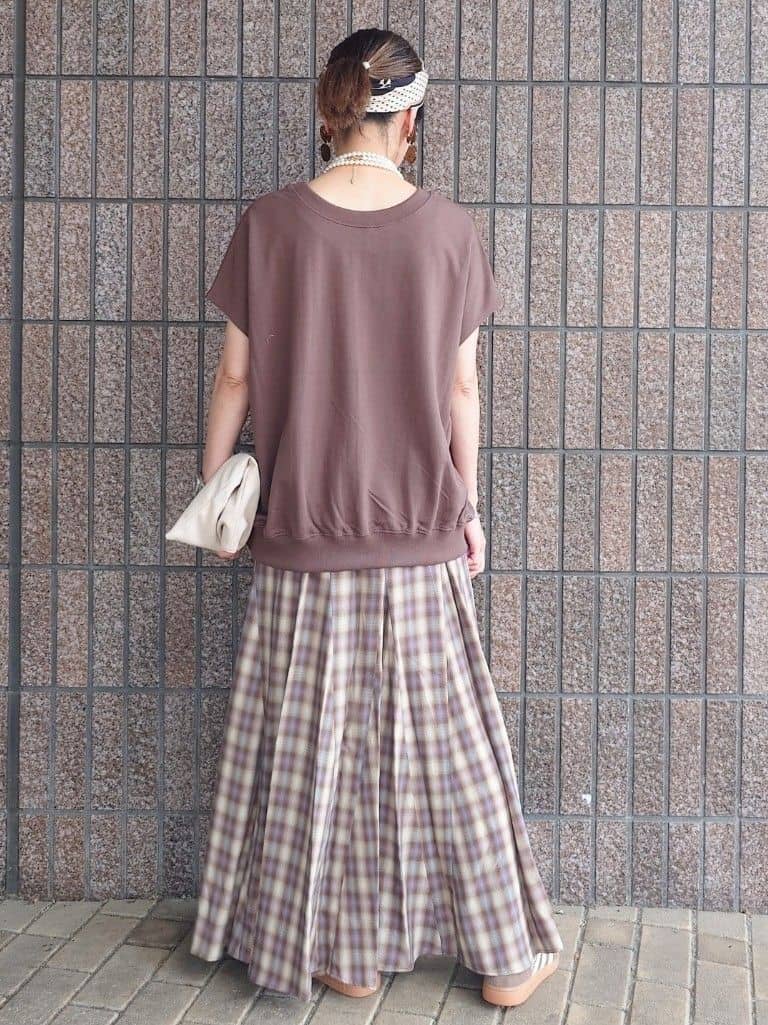MUTSUKOさんの「UNTITLED｜【CHIGNON】別注 ミニ裏毛フレンチスリーブプルオーバー」を使ったコーディネート