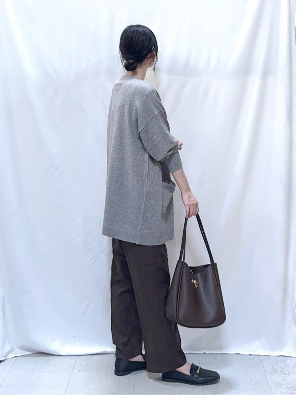 𝐇𝐢𝐫𝐨𝐦𝐢さんの「SHOO･LA･RUE｜【S-LL】ウエストリボンがアクセント ゆったりテーパードパンツ」を使ったコーディネート
