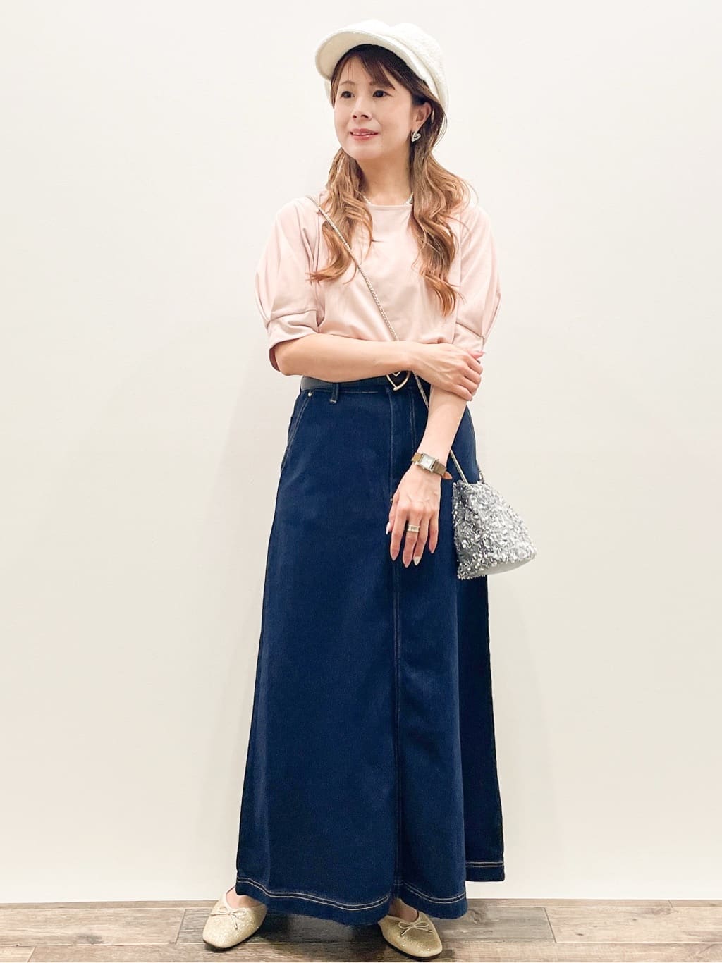 Asukaさんの「OPAQUE.CLIP｜《6色展開》フェザーパフスリーブVネックニット【洗濯機洗い可】」を使ったコーディネート