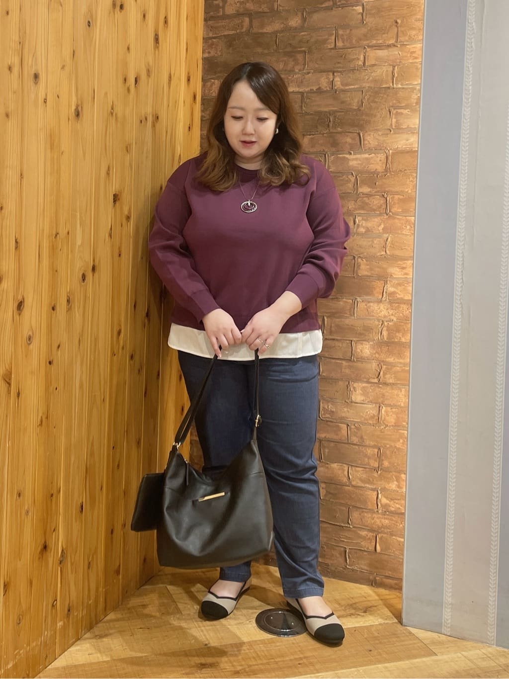 Risaさんの「SHOO･LA･RUE｜【高レビュー/SS-LL/美脚シルエット】自然に体型カバー イージーデニム テーパードパンツ」を使ったコーディネート