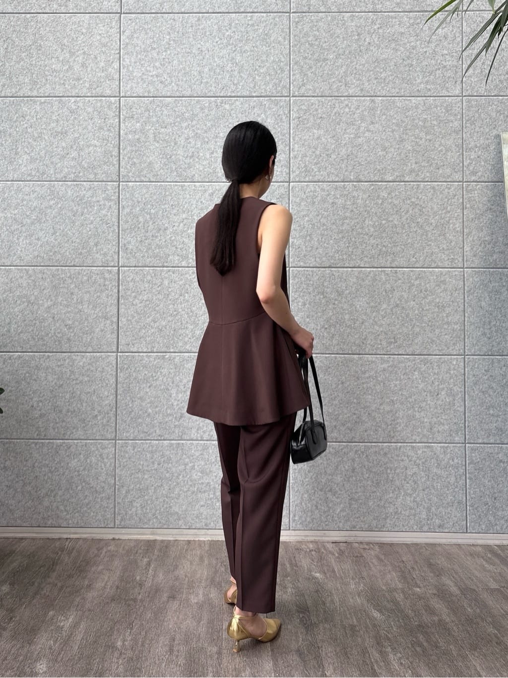 ひなさんの「INDIVI｜Comfy SET UP｜イージーテーパードパンツ【セットアップ対応／通勤/カセット服】」を使ったコーディネート