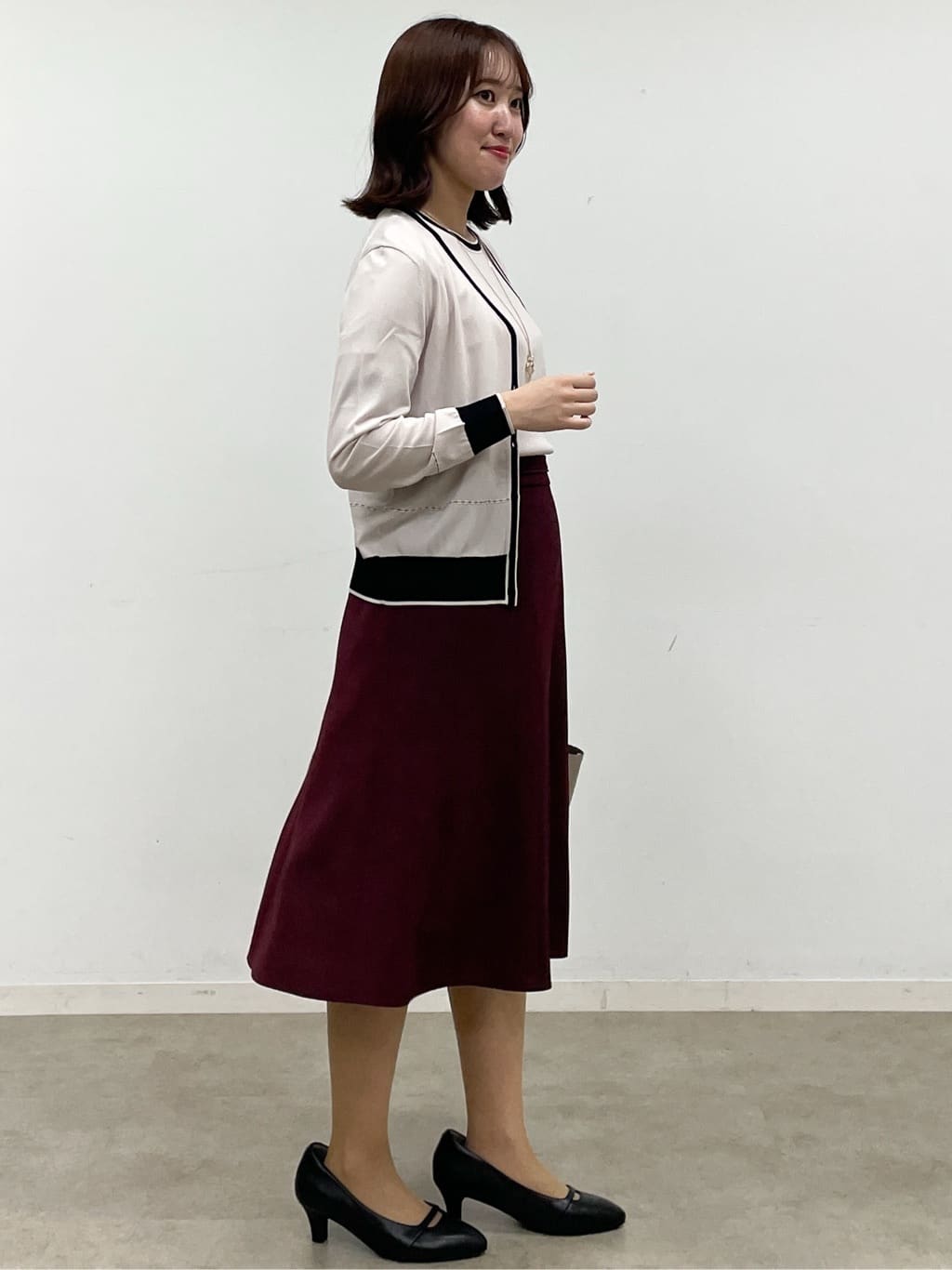 yukariさんの「Reflect｜【WEB先行カラーあり／手洗い可／アンサンブル可】バイカラーカーディガン」を使ったコーディネート