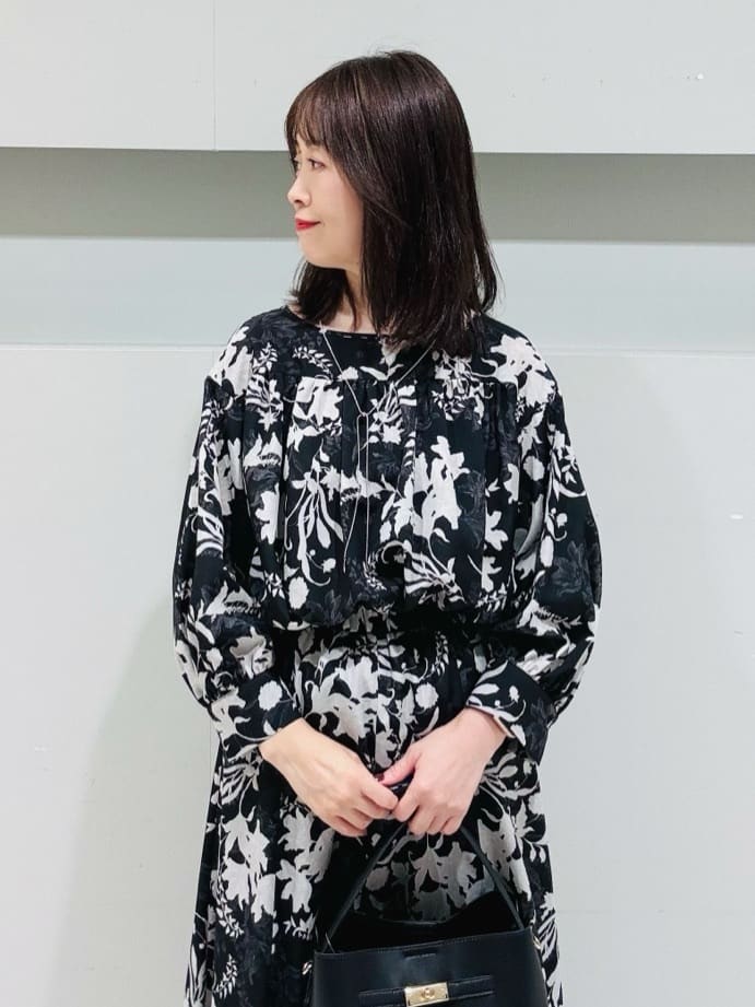 makiさんの「UNTITLED｜【セットアップ可/ウエストゴム】オーナメントフラワー スカート」を使ったコーディネート