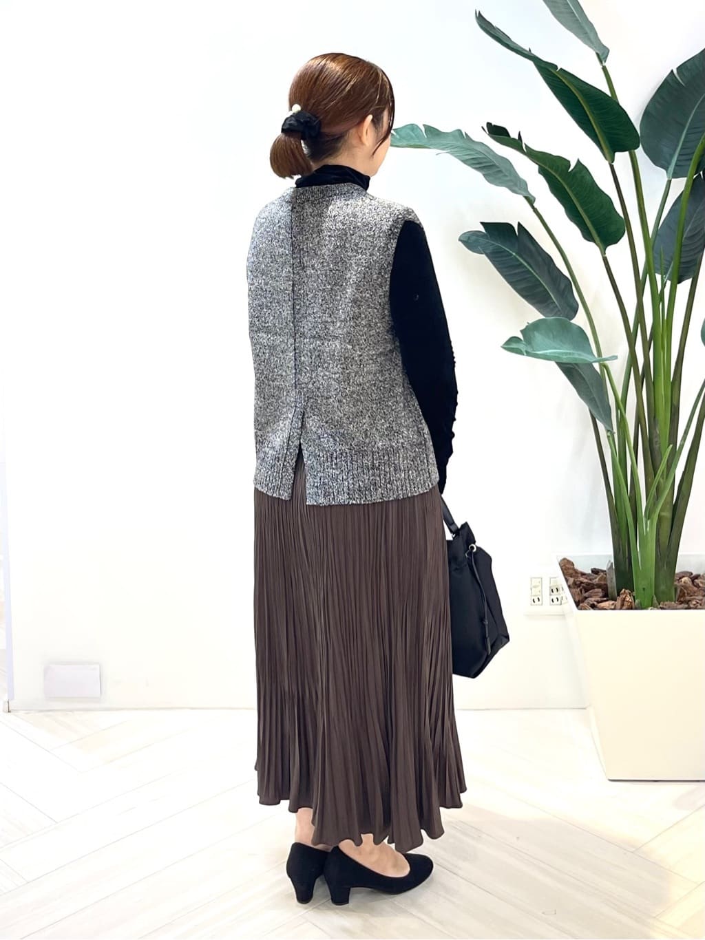 Tomoさんの「UNTITLED｜【ハイネック/レイヤード/重ね着におすすめ】トリコットベロア シアーインナー」を使ったコーディネート