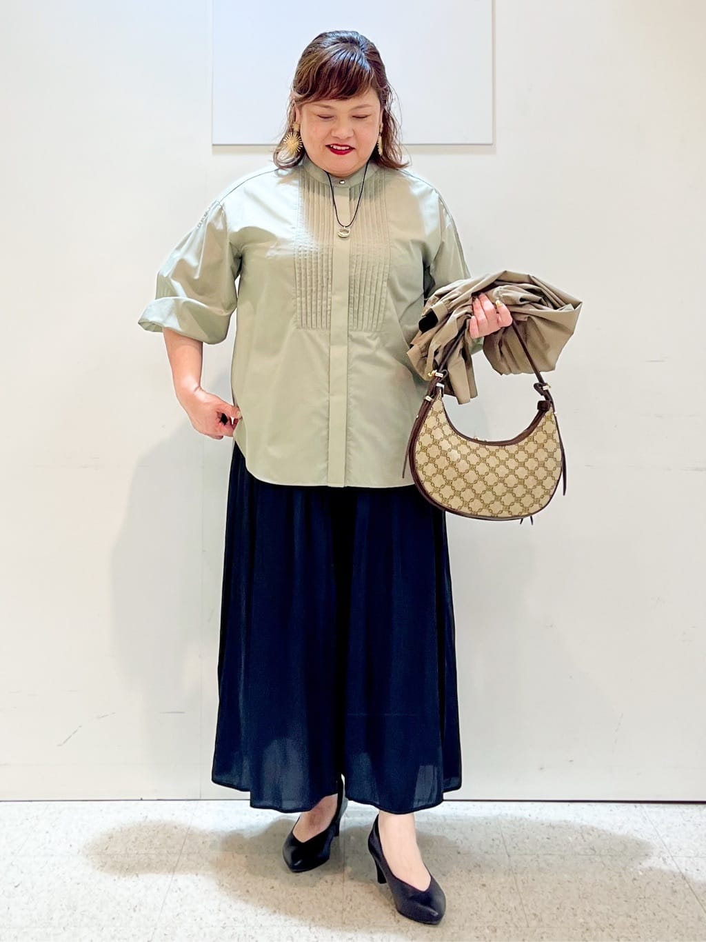 kimmyさんの「Reflect｜【程よいゆとり感／体型カバー】ピンタックデザインシャンブレーブラウス」を使ったコーディネート