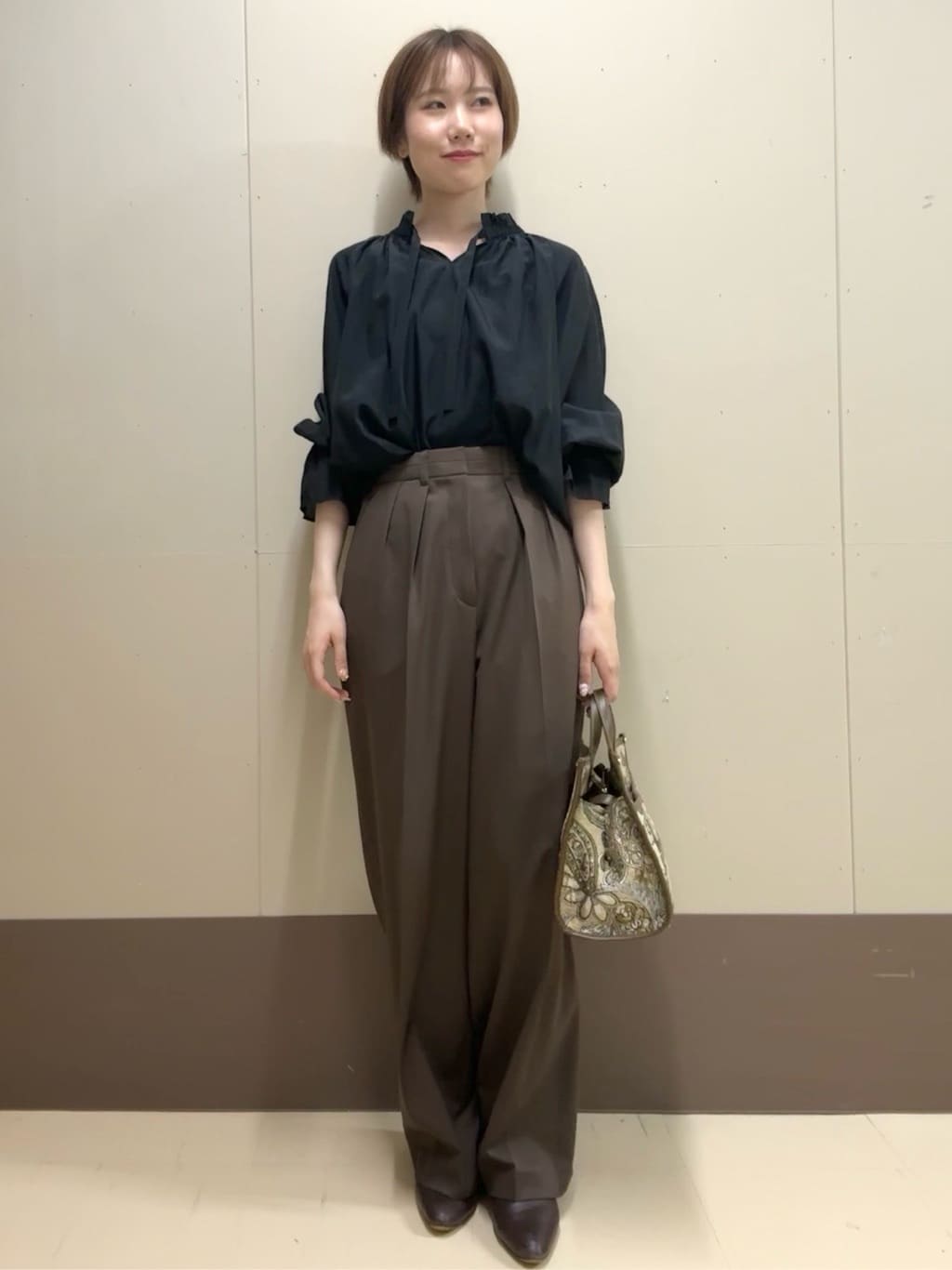 mioさんの「UNTITLED｜【洗える/はっ水/後ろウエストゴム】ストレッチ2タックワイドパンツ」を使ったコーディネート