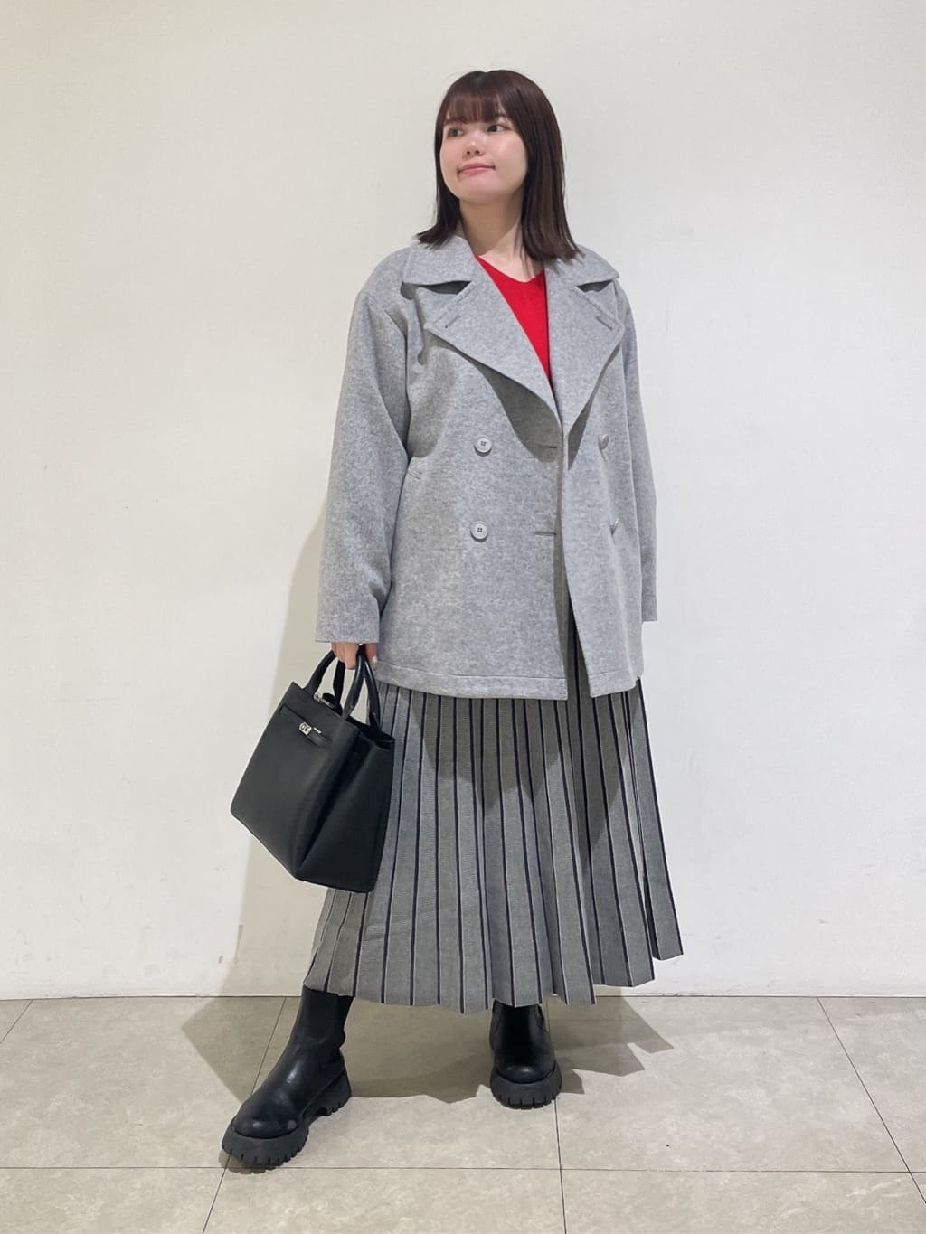 emikaさんの「INDIVI｜【軽やか／ゆったり】ウール混ショートトレンチコート」を使ったコーディネート