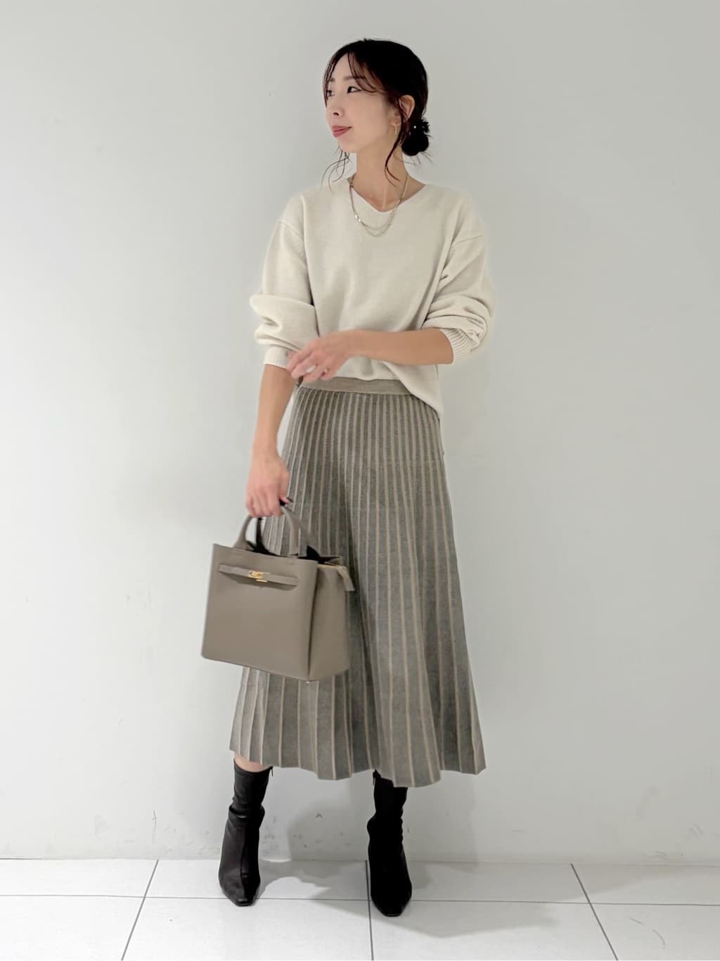 shioriさんの「INDIVI｜【名品／撥水／抗菌防臭】ショート丈リサイクルダウンコート」を使ったコーディネート