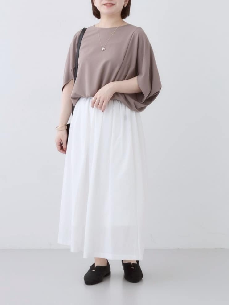 sakuさんの「INDIVI｜【クールエアー素材／UVケア／セットアップ可能】エアリーフレアパンツ」を使ったコーディネート