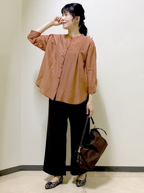  beni_gingerさんの「Reflect｜【重ね着でも一枚着でも◎】バンドカラーオーバーサイズシャツブラウス」を使ったコーディネート