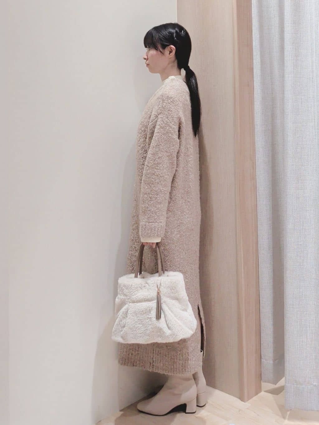 Yuiさんの「grove｜一枚でレイヤードコーデ完成！ブークレーニットワンピース」を使ったコーディネート