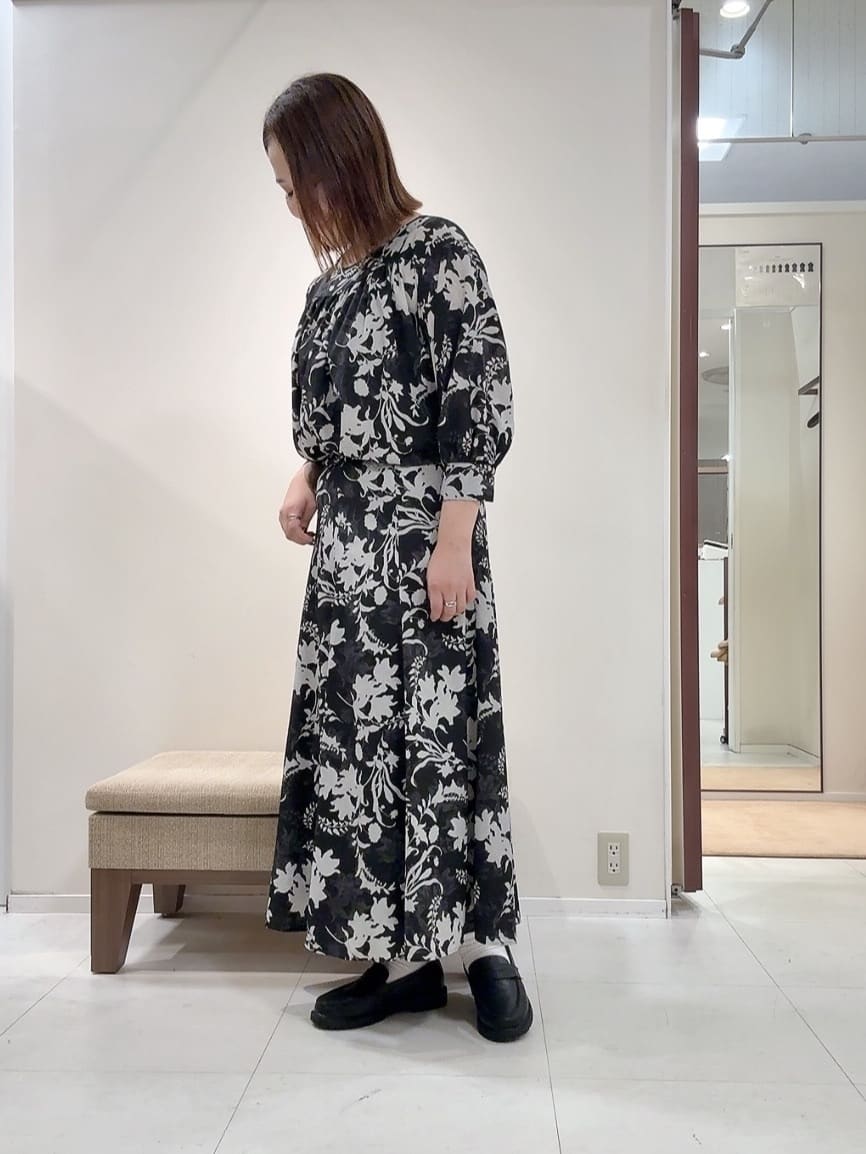 YUIさんの「UNTITLED｜【洗える/セットアップ可能】オーナメントフラワー ブラウス」を使ったコーディネート