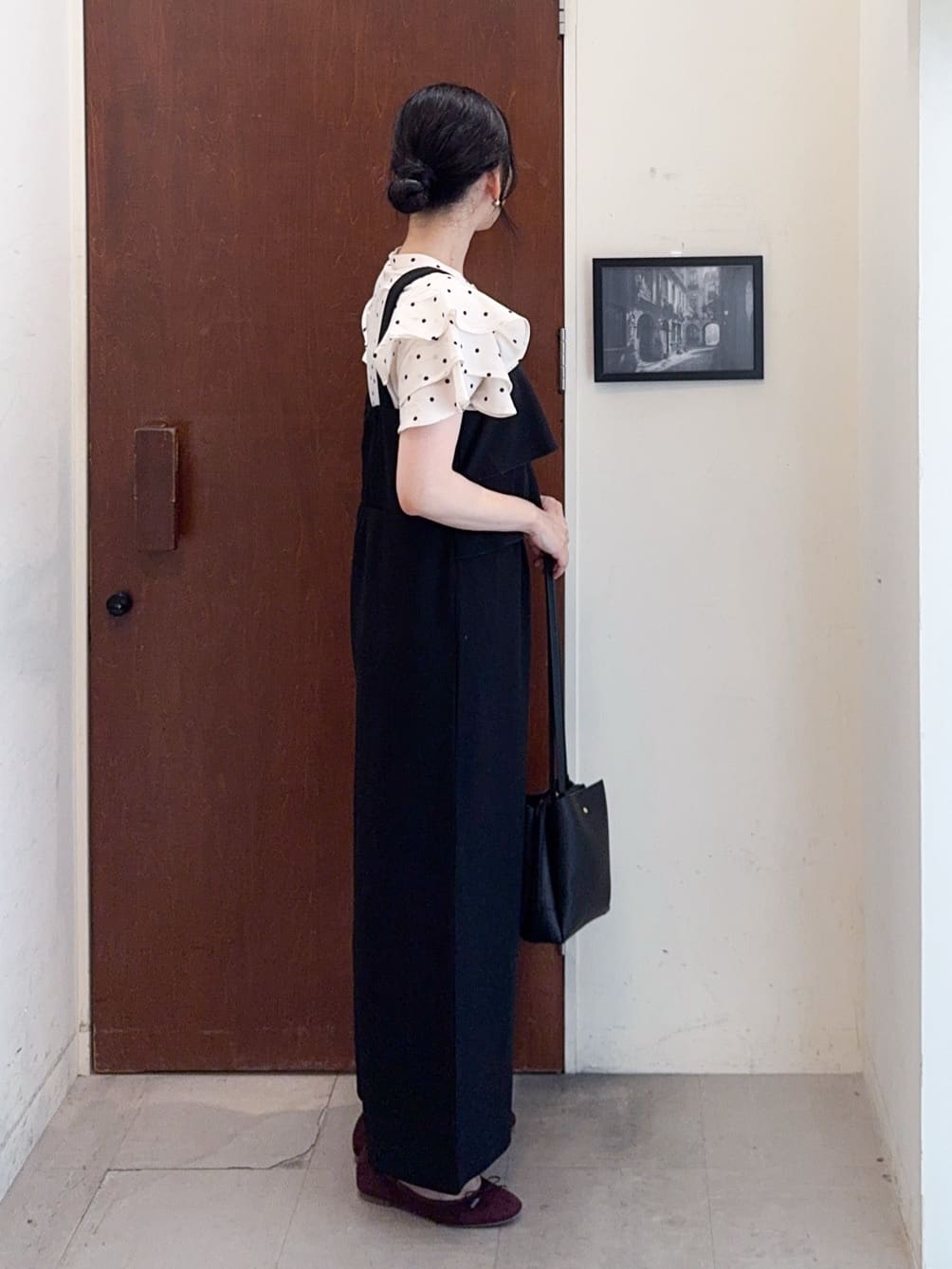𝐇𝐢𝐫𝐨𝐦𝐢さんの「SHOO･LA･RUE｜【洗える/S-LL】ティアードフリルサロペット」を使ったコーディネート