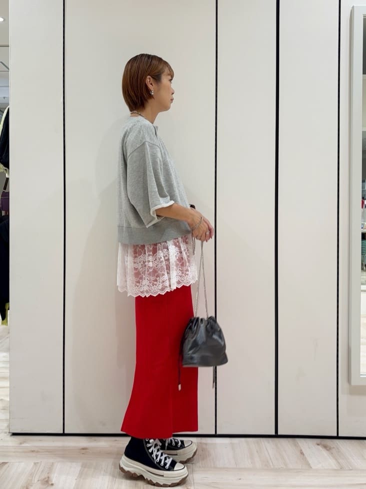 ｓａｔｏｍｉさんの「SHOO･LA･RUE｜【2点セット】ハーフスリーブミニ裏毛プルオーバー＆レースタンクトップセット」を使ったコーディネート