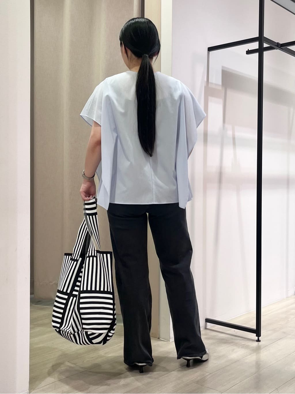 hasuさんの「INDIVI｜【体型カバー】スクエアブラウス」を使ったコーディネート