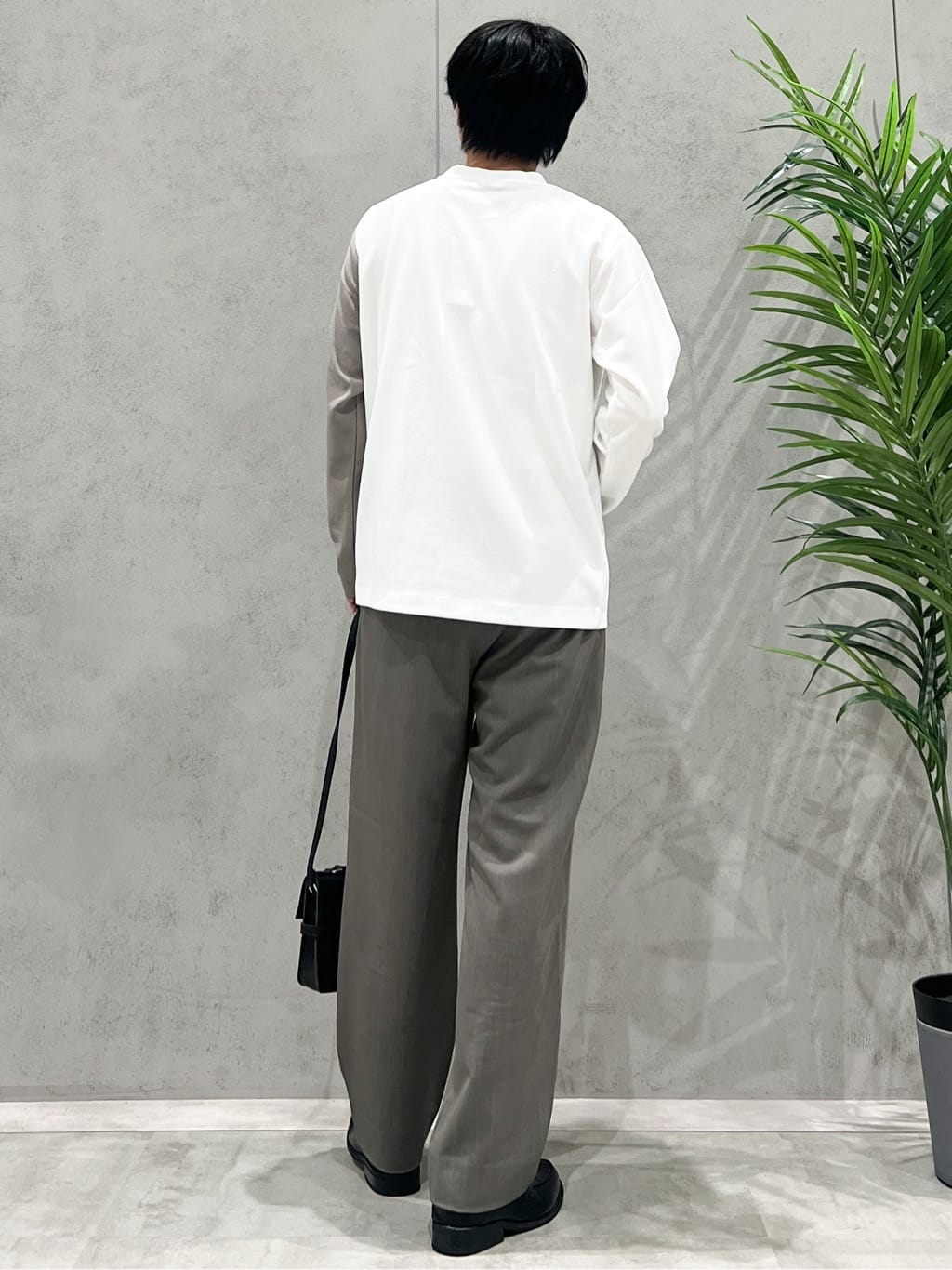 SHI-MAさんの「THE SHOP TK｜【一枚で着映える】パネルブロッキング長袖Tシャツ 【洗濯機OK】」を使ったコーディネート