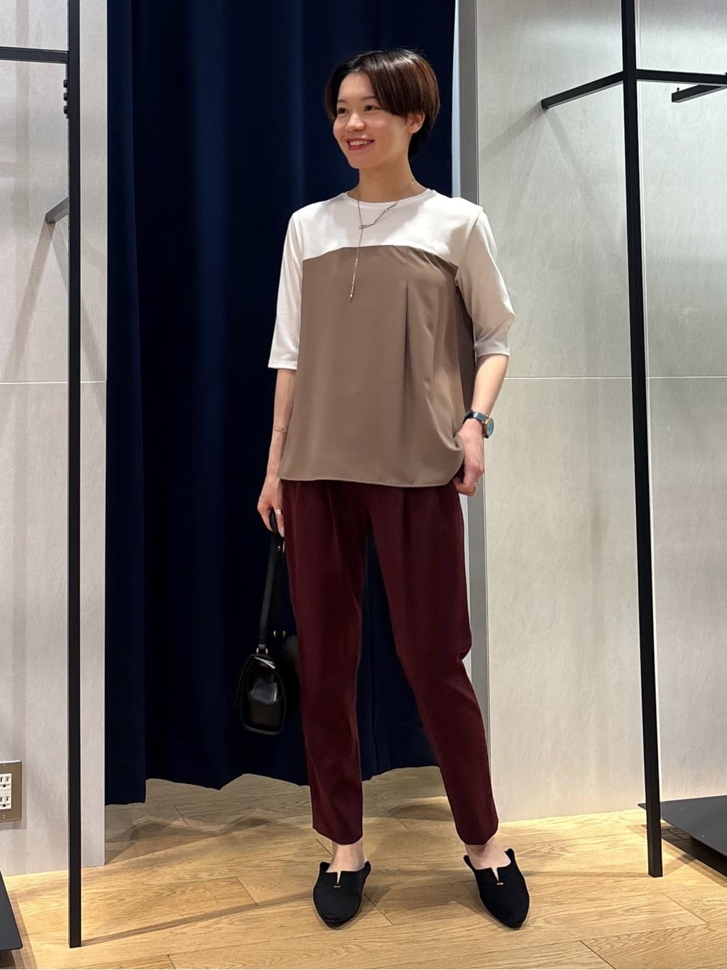 kanaeさんの「INDIVI｜人気NO.1【褒められパンツ／高ストレッチ／ウエストゴム】タックテーパードパンツ」を使ったコーディネート