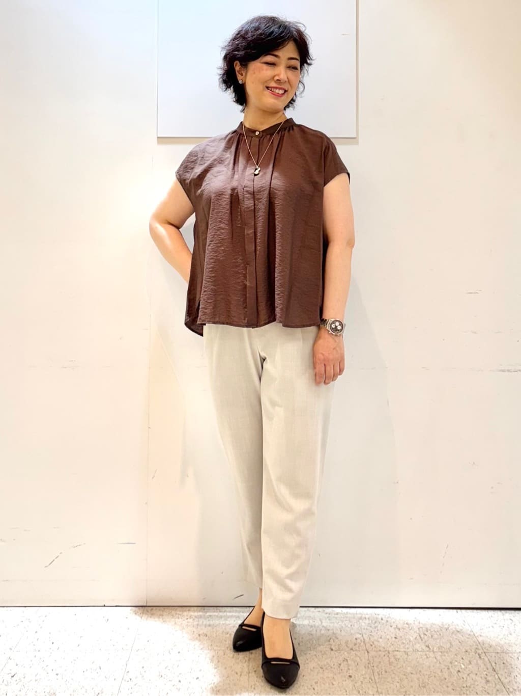 ヤスコさんの「Reflect｜【二の腕さりげなくカバー】バンドカラーブラウス」を使ったコーディネート