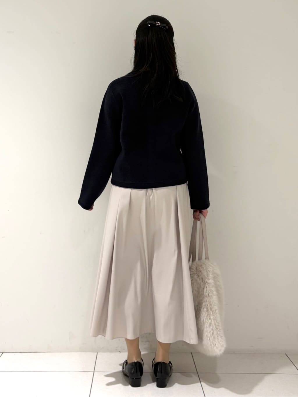 momokoさんの「INDIVI｜【ミニブークレ素材】ジャケットライクカーディガン」を使ったコーディネート
