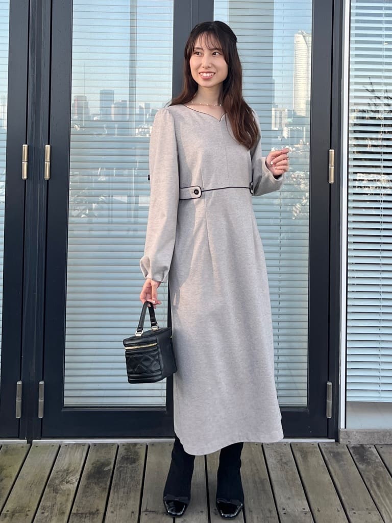 はばさんの「Couture brooch｜【通勤・起毛ポンチ】配色Aラインワンピース」を使ったコーディネート