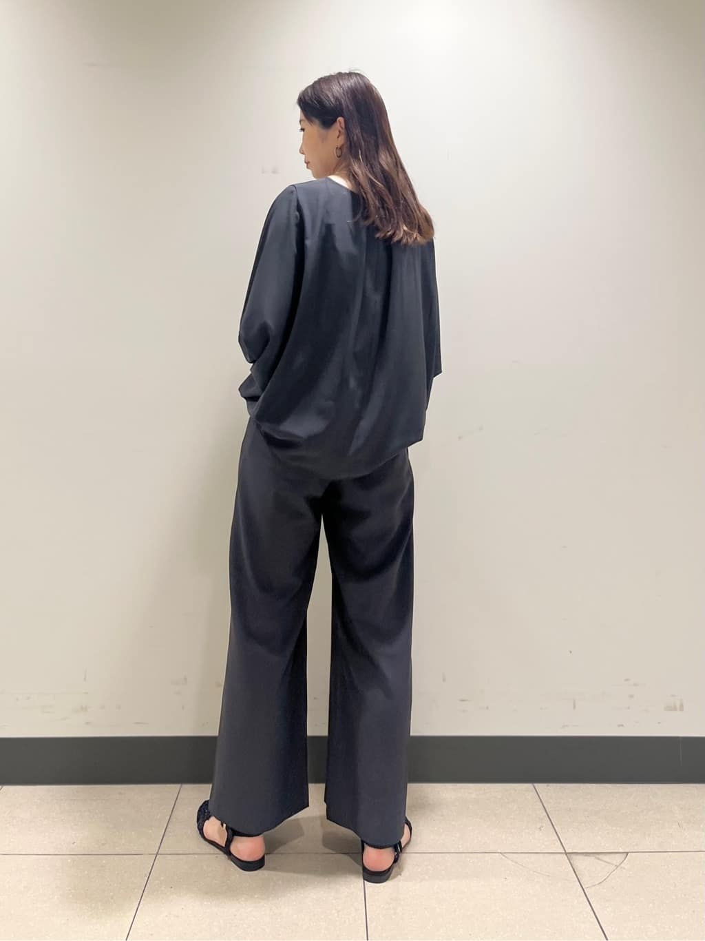shokoさんの「INDIVI｜【体型カバー/SETUP可能】ジョーゼット　ドルマンブラウス」を使ったコーディネート