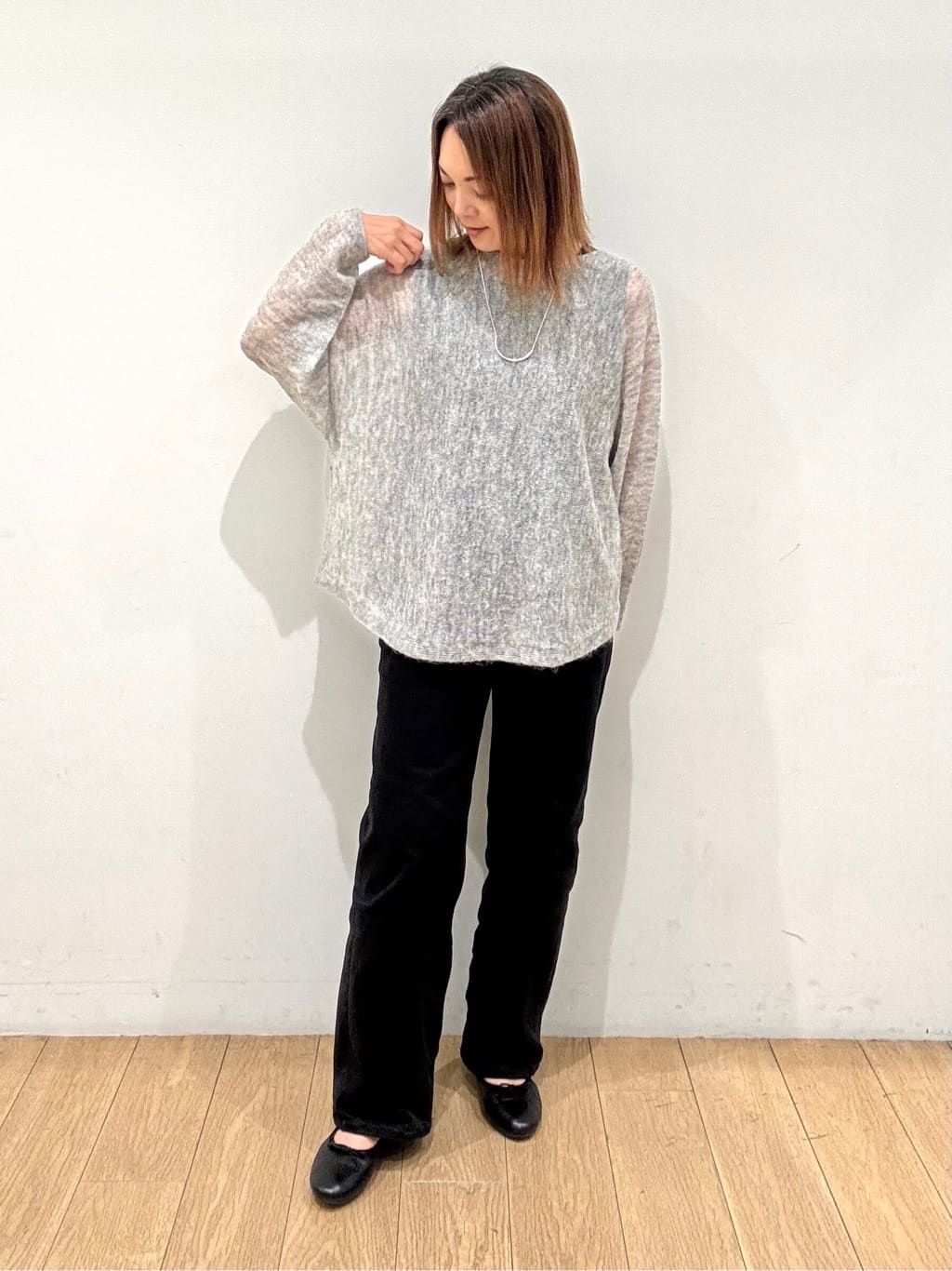 mikkoさんの「INDIVI｜【キッドモヘヤ素材】ラウンドヘムニット」を使ったコーディネート