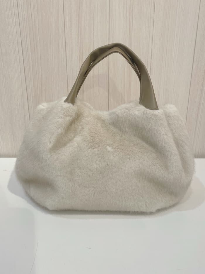 amberさんの「SHOO･LA･RUE｜ファー2層2WAYトートバッグ」を使ったコーディネート