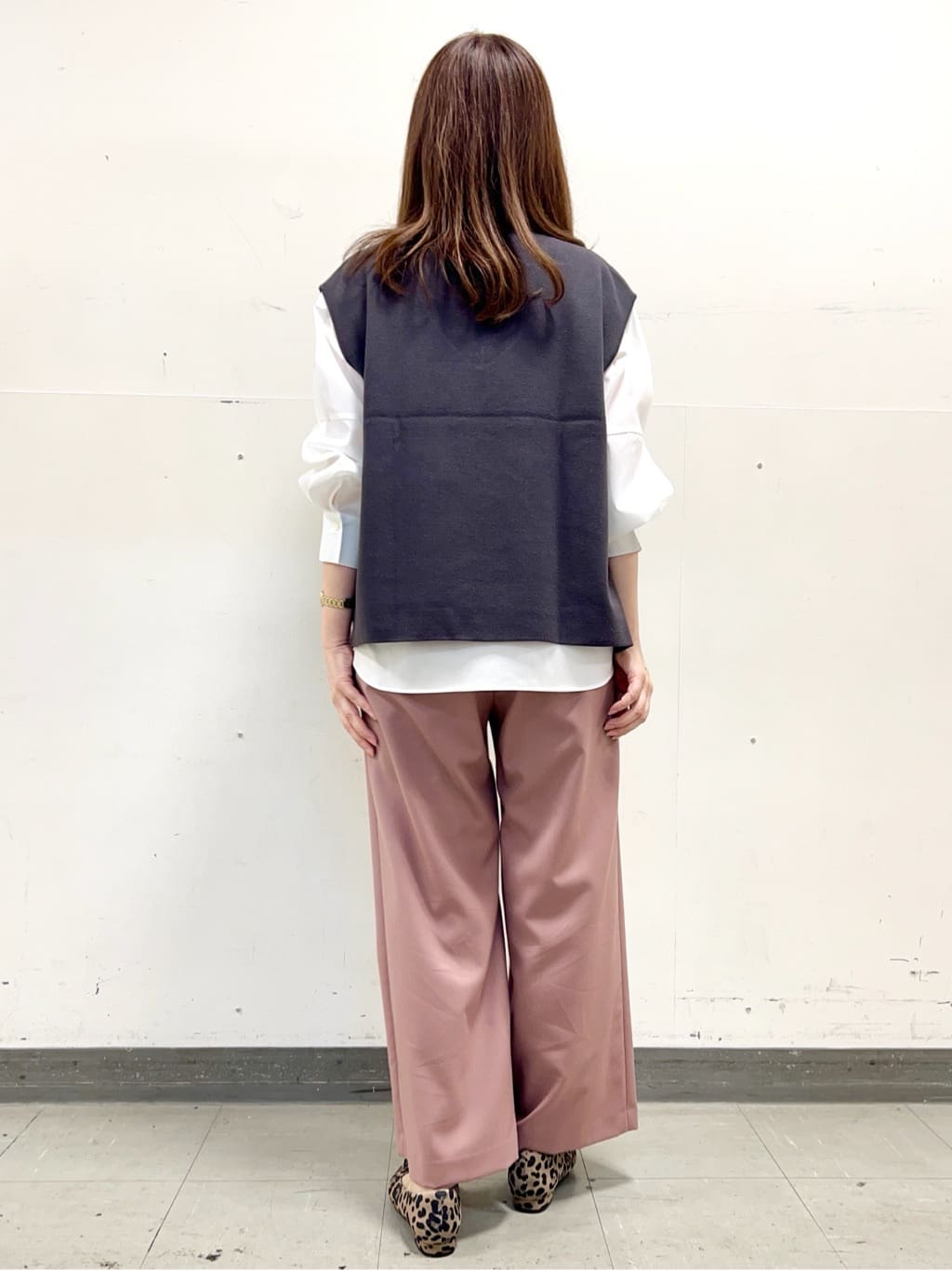 yuさんの「Reflect｜【さらっと一枚で決まる／重ね着にもおすすめ◎】タックスリーブシャツブラウス」を使ったコーディネート