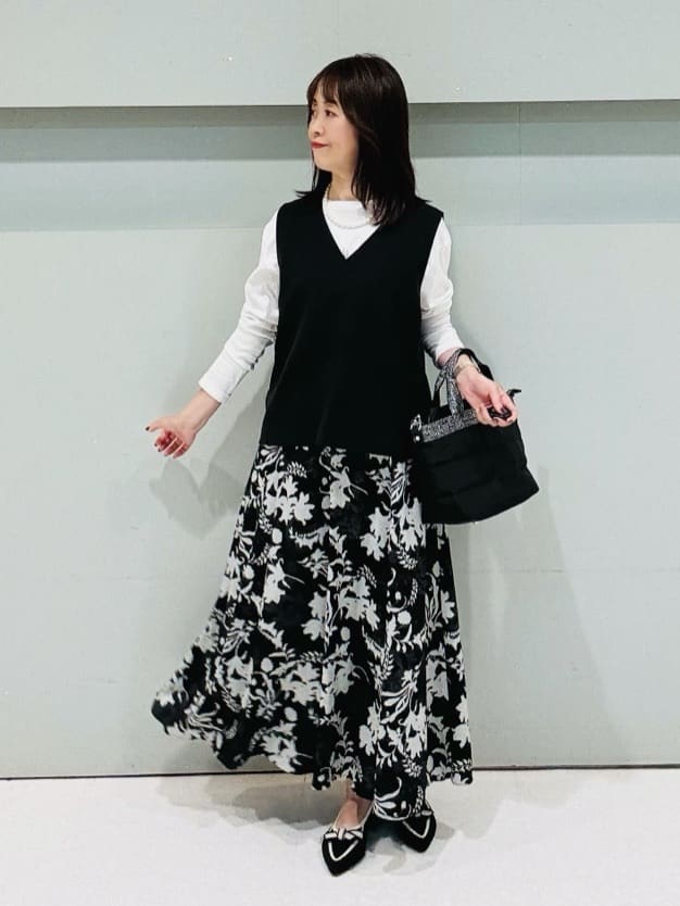 makiさんの「UNTITLED｜【洗える/コットン100%】グラフィックロンT」を使ったコーディネート