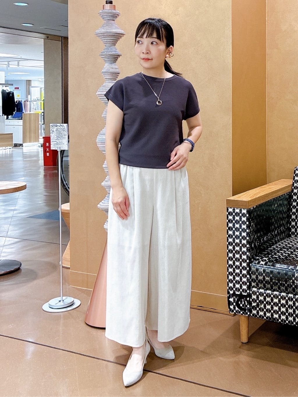 hattoriさんの「INDIVI｜【洗える／清涼感◎】ワイドフレアパンツ／スカーチョ」を使ったコーディネート