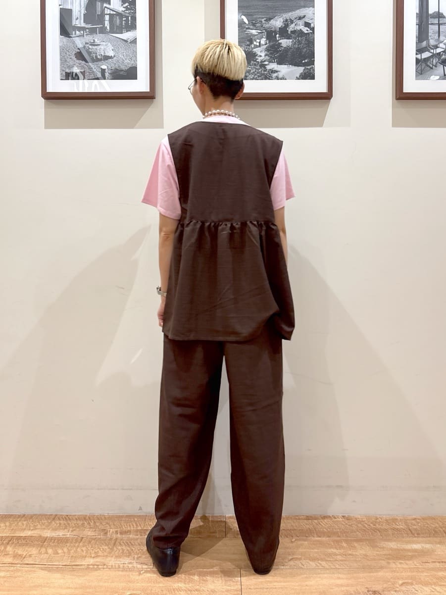 Ayumiさんの「SHOO･LA･RUE｜【セットアップ可】さらりと軽やかに ダブルジップ麻調ジレ」を使ったコーディネート