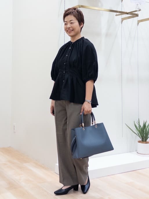 シュウコさんの「grove｜ウエストタックチュニックブラウス」を使ったコーディネート
