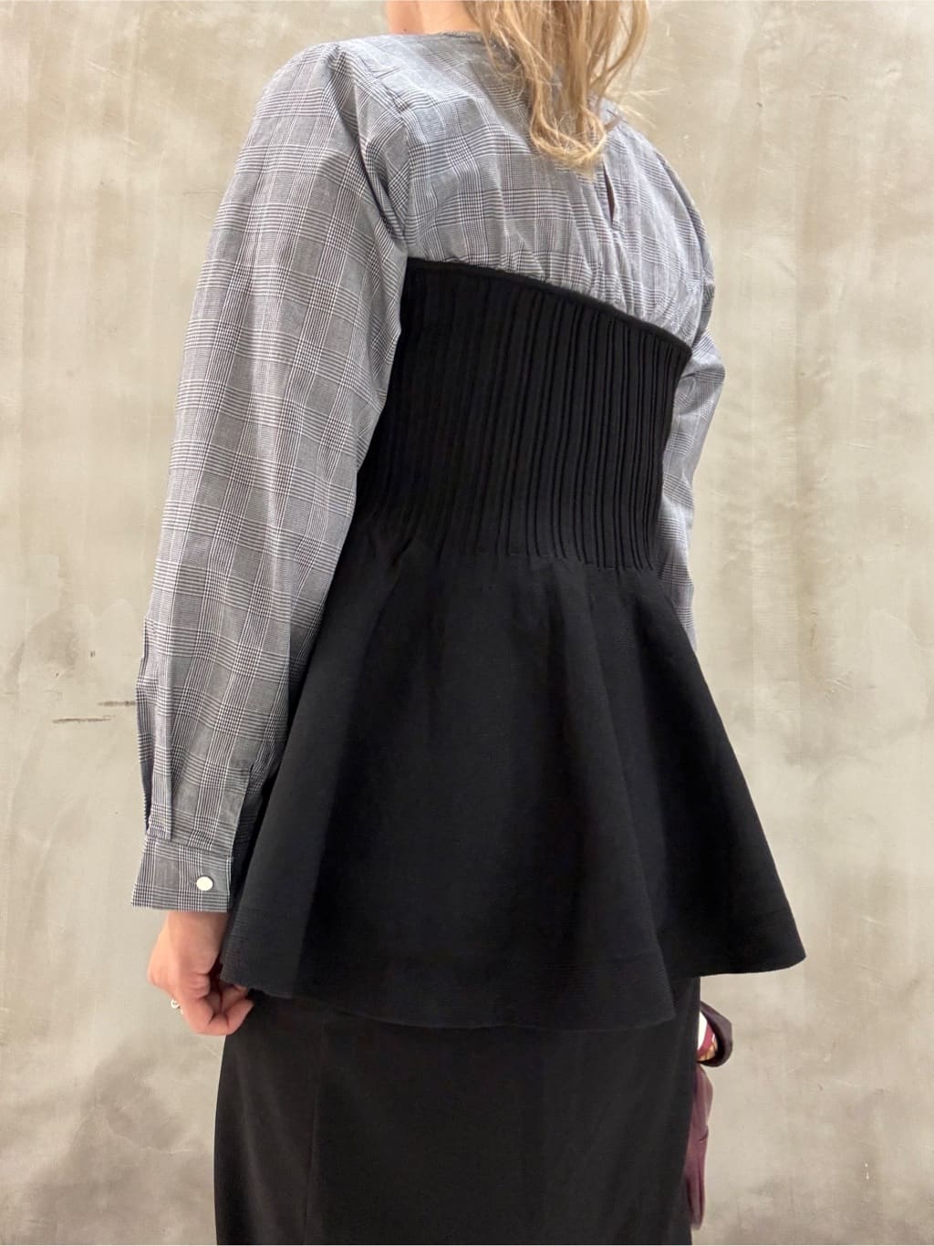 minaさんの「grove｜一枚でトレンド完成！体型カバーも叶うニットビスチェドッキングブラウス」を使ったコーディネート